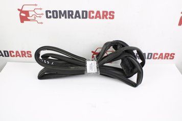 Уплотнитель двери передней левой Nissan X-Trail | Rogue T33 21- 808316RA1A фото