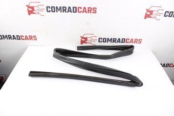 Ущільнювач скла перед левом Jeep Compass 11-16 5074657AF фото
