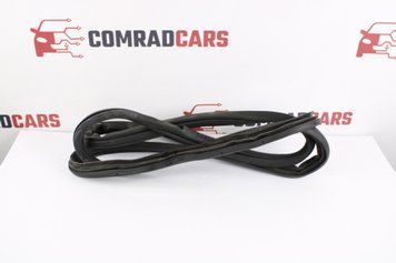 Ущільнювач кузова зад правий Hyundai Santa Fe 12-18 831204Z000 фото