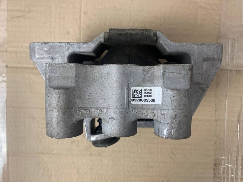 Подушка двигателя левая Jeep Renegade 14-24 68363756AA фото