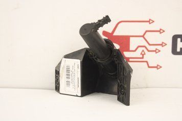 Кронштейн форсунки омивача фари прав Kia Sorento 9-14 986022P130 фото