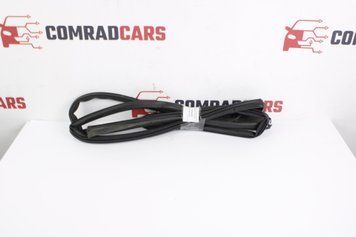 Ущільнювач двері передньої лівої Mitsubishi Outlander 21- 5725A463 фото