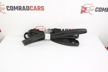 Уплотнитель двери передний правый Nissan X-Trail | Rogue T33 21- 808306RR0C фото