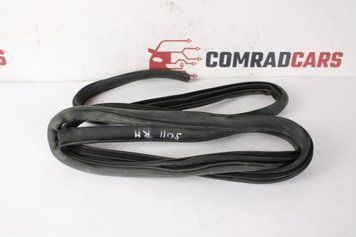 Ущільнювач кузова перед правим Kia Soul 08-13 821202K000 фото