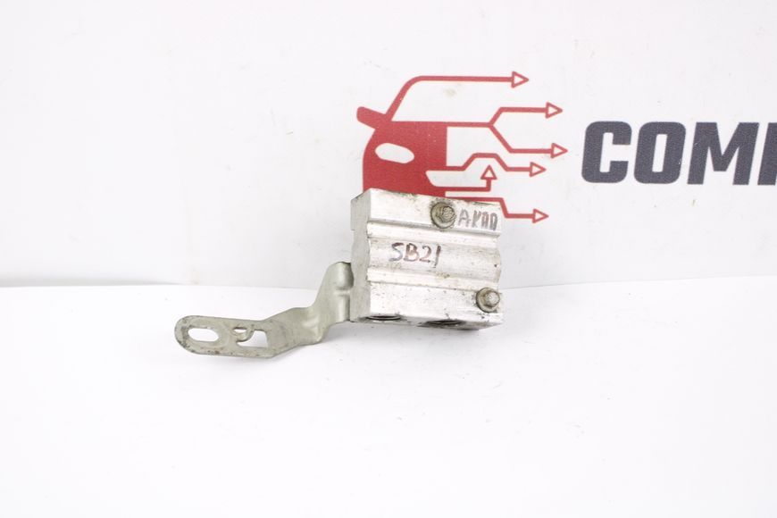 Клапан системы охлаждения Ford Escape 13-17 DG9Z7H322A фото